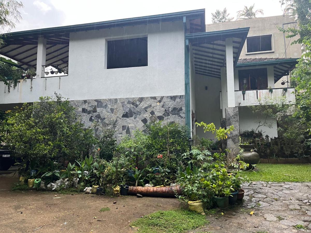 Rustic Mahaweli Apartment Kandy Bagian luar foto